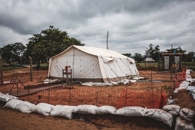 isolatietent corona artsen zonder grenzen vluchtelingenkamp Nigeria