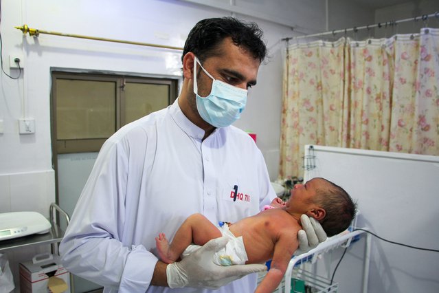 Pakistan verloskundige pasgeboren baby