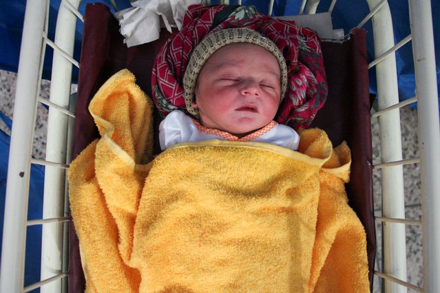 Pasgeboren baby Pakistan in kraamkliniek artsen zonder grenzen