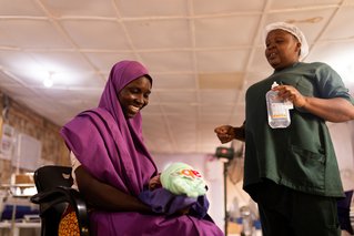 baby nigeria verpleegkundige