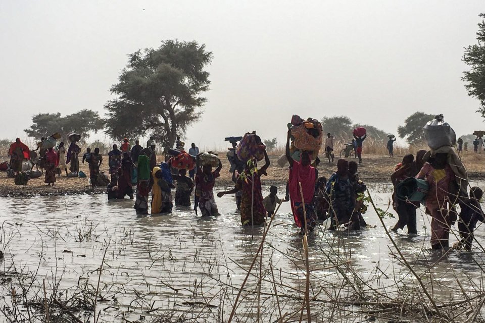 Mensen ontvluchten Rann, Nigeria