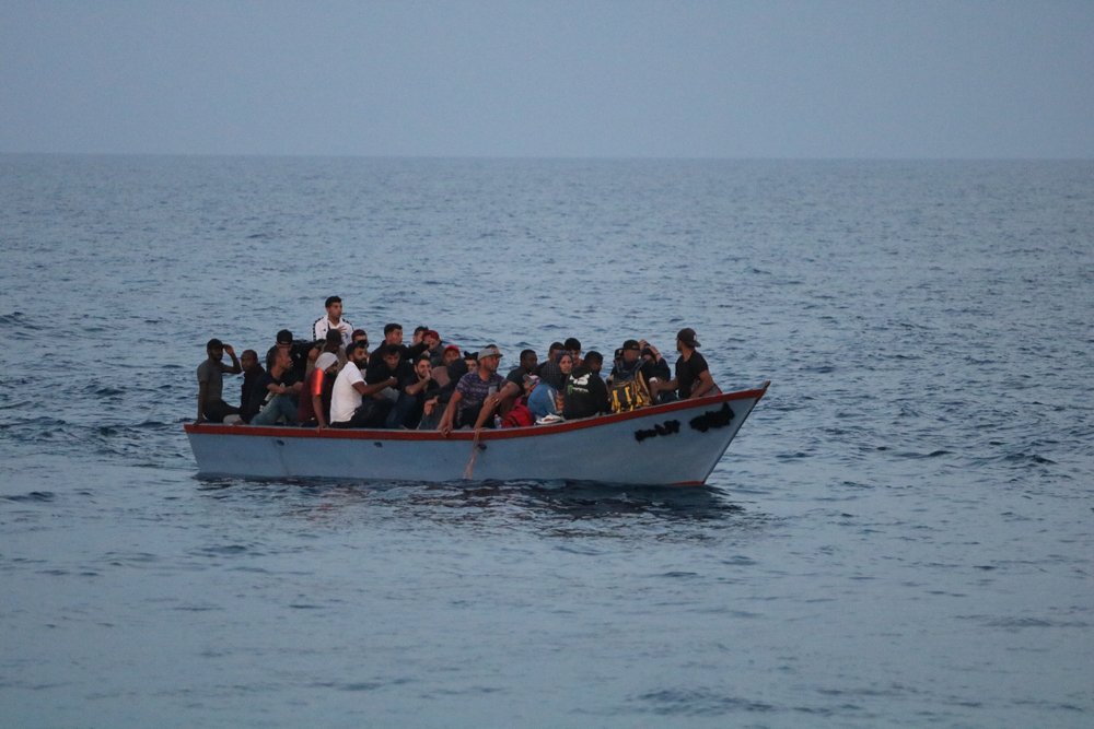 36 mensen bootje Ocean Viking veiligheid.