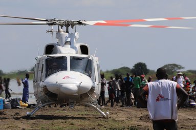 Helikopter met hulpgoederen in Zuid-Soedan