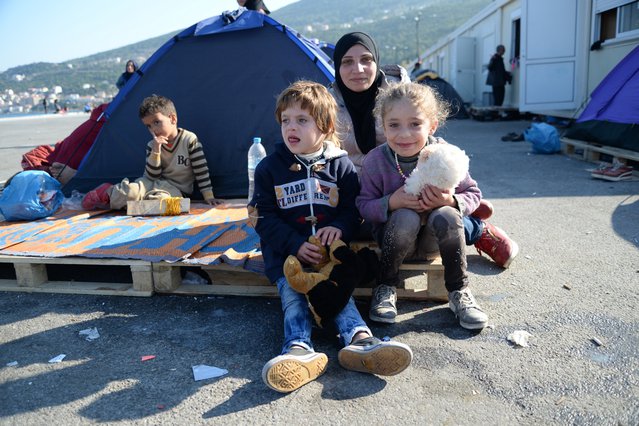 Samos haven vathy vluchtelingengezin, Griekenland november 2015 | Artsen zonder Grenzen