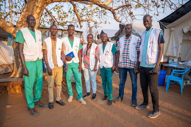 Team treats a cholera outbreak in a camp for internally displaced people.