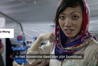 Elma Wong wordt geinterviewd in het veldhospitaal in Jemen