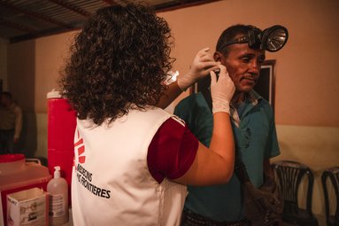 Laboratoriummedewerker bloed mijnwerker test malaria