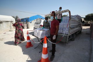 Artsen zonder Grenzen hulpgoederendistributie vluchtelingenkamp Abu Dali noordwesten Syrie