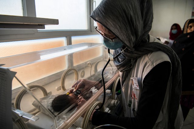 Een baby op de neonatale intensive care van het Boost-ziekenhuis