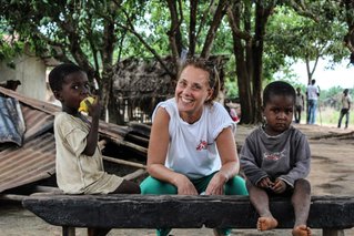 Verpleegkundige Daniela Steuermann  in haar project in Sierra Leone © MSF