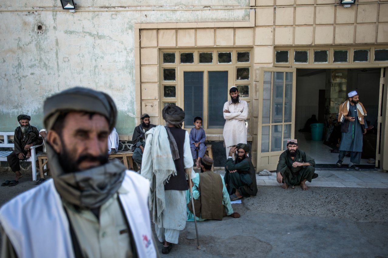 De ingang van het hoofdgebouw van het Boost-ziekenhuis in Lashkar Gah, Afghanistan.