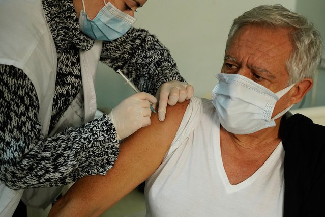 Ouderen in verpleeghuizen in Libanon vaccineren tegen corona