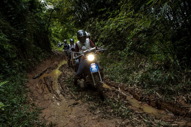 Foto: Artsen zonder Grenzen motors onderweg in DR Congo.