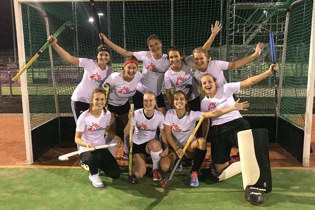 Hockeyteam in actie voor Artsen zonder Grenzen