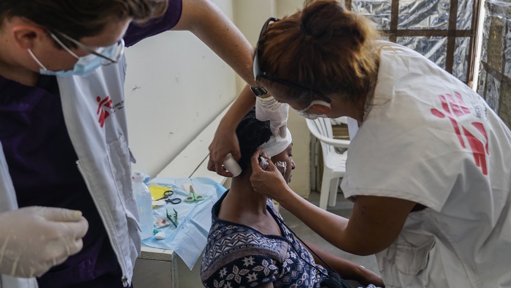 Vrouw noodkliniek lesbos artsen zonder grenzen