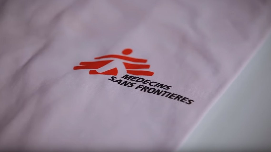 Logo Artsen zonder Grenzen op shirt